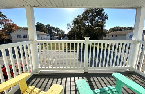 Caine Woods Condo | Coastal Cottage Style Condo! 2 BR, 1 BA. Walk to the beach!