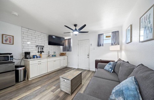 San Jacinto Apartment | Coastal Cottage Unit 3|BeachBox|Walk to Beach!