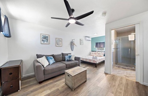 San Jacinto Apartment | Coastal Cottage Unit 6|BeachBox| Walk to Beach!