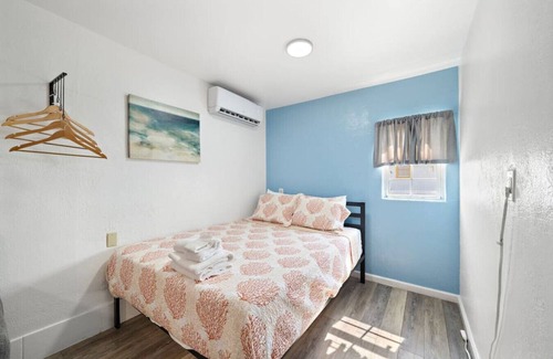 San Jacinto Apartment | Coastal Cottage Unit 6|BeachBox| Walk to Beach!
