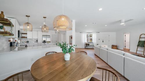 Gulf Gate Estates House | Coastal Cottage