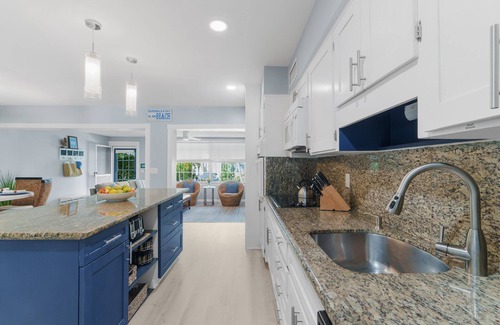 Delray Beach Cottage | Coastal Cottage/Walk to the Beach & the Ave!