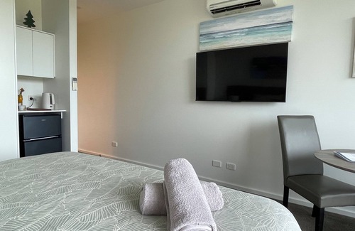 Fingal Resort | Coastal Cove Suite with balcony - close to hot springs.