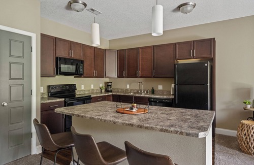 West Des Moines Apartment | Coastal Cozy Private Scenic End Unit w/Private Attached Garage/Pool/Gym