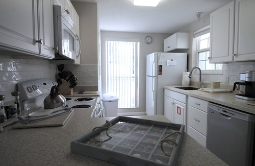 Dunedin House | Coastal Downtown Dunedin w/GOLF CART!
