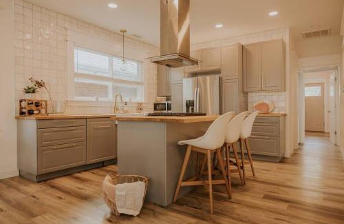 Ventnor City House | Coastal Elegance Close to Beach & Downtown