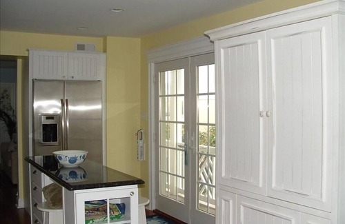 Gold Coast Cottage | COASTAL ELEGANCE- PREMIER LOCATION - 5 HOUSES TO BEACH-RESIDENTIAL NEIGHBORHOOD