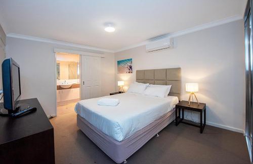Broadwater House | Coastal Elegance Relaxed Stay in Broadwater