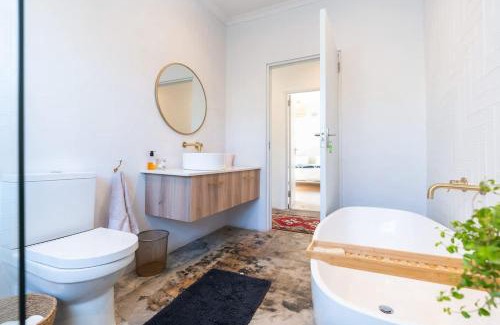 Onrus House | Coastal Elegant 4 Bedroom Home