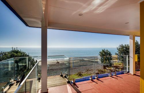 Te Awanga House | Coastal Embrace - Te Awanga Seaview Escape