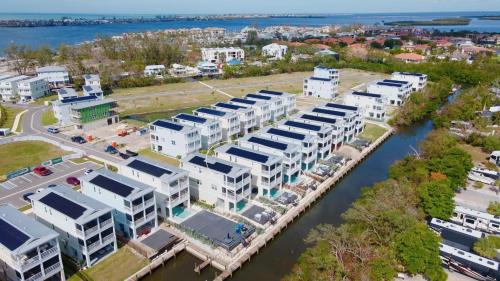 Cortez House | Coastal Escape at Hunter's Point