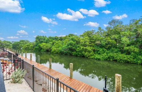 Cortez House | Coastal Escape at Hunter's Point