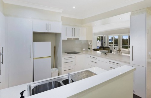 Toronto House | Coastal Escape - Fabulous family home with pool in perfect location