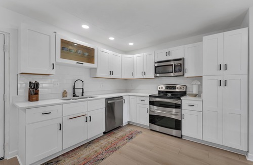 Disston Heights House | Coastal Escape - Modern St. Pete Beach House- 8mi to Beach