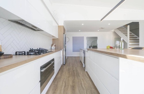 Mullaloo House | Coastal Escape Near Mullaloo Beach!
