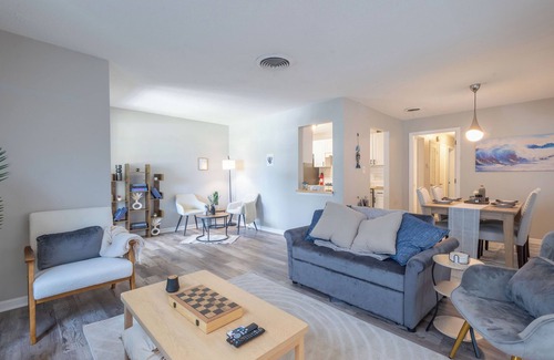 Bayshore Gardens House | Coastal Escape - River by the Beach - Sleeps 11!