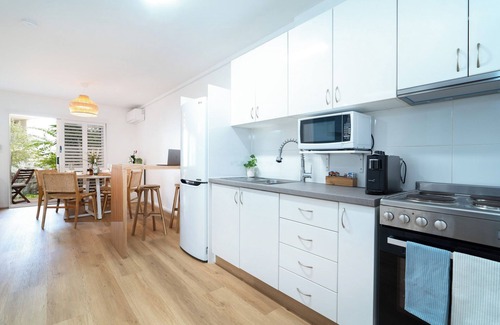 Scarborough Apartment | Coastal Escape Salty Breeze w Pool & Slide!