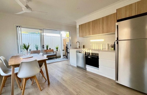 Redcliffe House | Coastal Escape Watch Horses Pass Walk to Beach