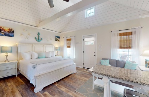 Lower Township Hotel | Coastal Estate – Private Cottage with King Bed & Pool Access