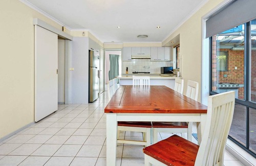 Mornington House | Coastal Family Entertainer