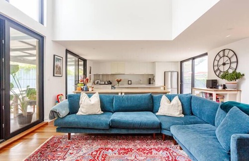 Cottesloe House | Coastal Family Getaway - Cottesloe Pool Retreat