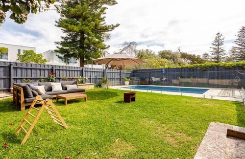 Cottesloe House | Coastal Family Getaway - Cottesloe Pool Retreat
