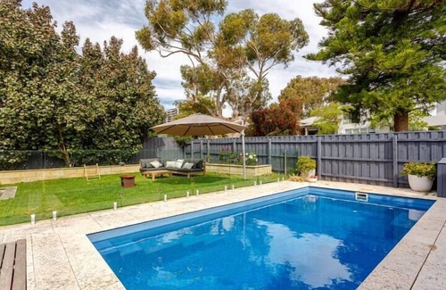 Cottesloe House | Coastal Family Getaway - Cottesloe Pool Retreat