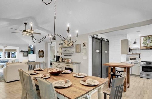 Twin Oaks Cottage | Coastal Farmhouse. Incredible Renovation. Nicest Decor on the Island! $250 Beach Gear Credit Avail