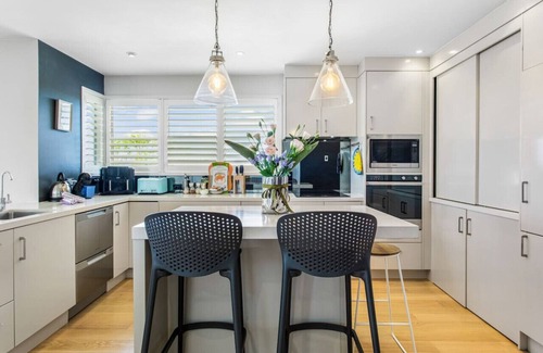 Birkenhead House | Coastal Getaway with Seaview and Deck