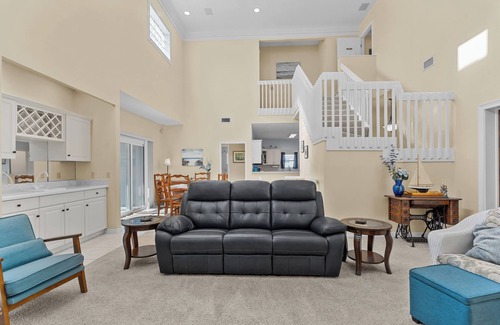 Seaview Park House | Coastal Getaway | 4BR Family Home Near Beach | Screened Porch + King Suite
