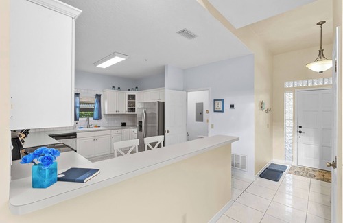 Seaview Park House | Coastal Getaway | 4BR Family Home Near Beach | Screened Porch + King Suite