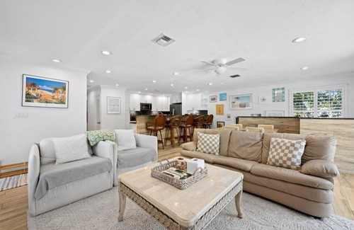 Jupiter House | Coastal Getaway: 4BR Home - 5 Min to Jupiter Beach