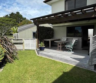 Mount Maunganui Apartment | Coastal golfers guest house