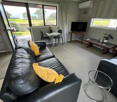 Mount Maunganui Apartment | Coastal golfers guest house