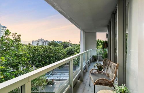 Cairns Central Business District Apartment | Coastal Harbour lights -Pool Gym & prime Location