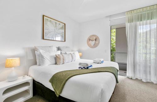 Cairns Central Business District Apartment | Coastal Harbour lights -Pool Gym & prime Location