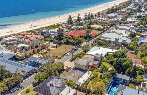 Seacliff House | Coastal Holiday Home at Seacliff! 2 x King Beds, close to Adelaide