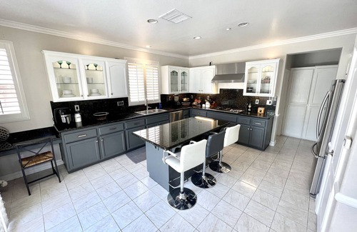Oxnard House | Coastal Home - 5 Bedrooms Perfect Beach Getaway