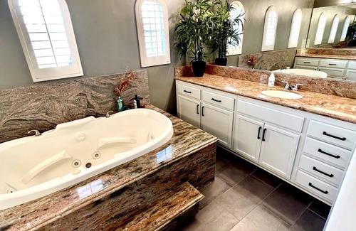 Oxnard House | Coastal Home - 5 Bedrooms Perfect Beach Getaway