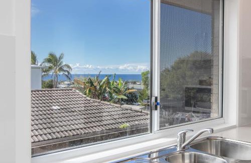 Kingscliff House | Coastal Home, 500m Walk to Hospital with Ocean Views
