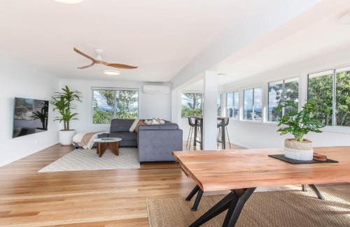 Kingscliff House | Coastal Home, 500m Walk to Hospital with Ocean Views