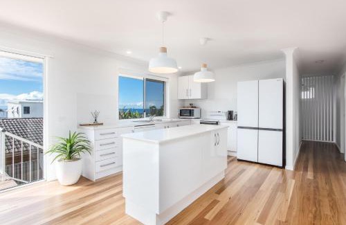 Kingscliff House | Coastal Home, 500m Walk to Hospital with Ocean Views