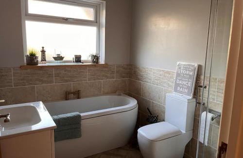 Newton Ferrers House | Coastal home moments from Wembury Beach