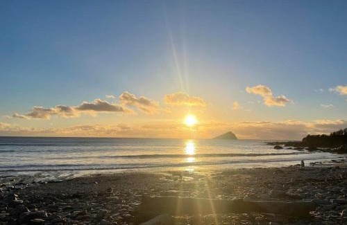 Newton Ferrers House | Coastal home moments from Wembury Beach