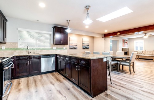 Oceanside House | Coastal Home Perfect for Large Families and Groups of Friends