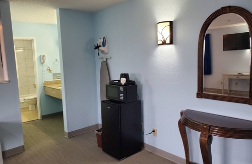 Wilmington Hotel | Coastal Inn & Suites - Wilmington, NC