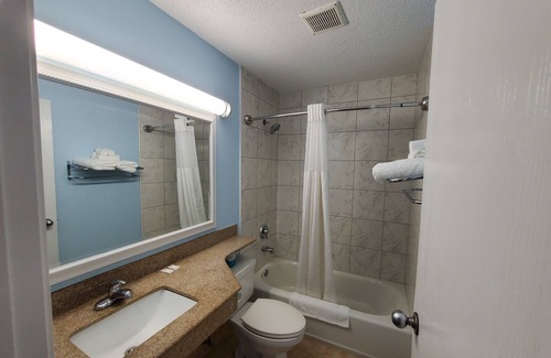 Wilmington Hotel | Coastal Inn & Suites - Wilmington, NC