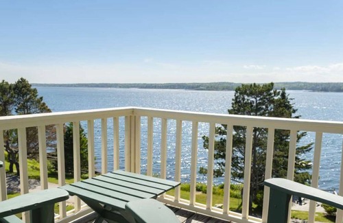 Boothbay Harbor Apartment | Coastal King | Ocean Deck | No Hidden Fees