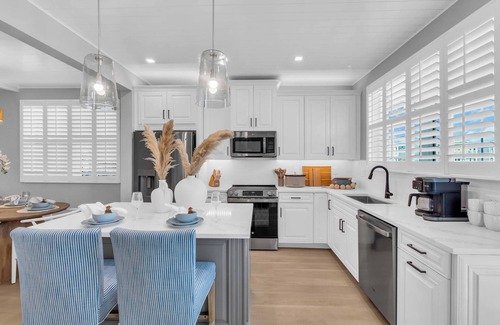 Cortez House | Coastal Luxe Villa! Tranquil 3-Story Retreat with Bay Views near Anna Maria Isl