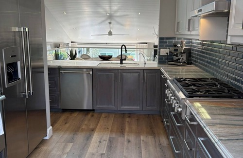Leucadia House | Coastal luxury in Seabluffe beachfront gated community - steps from the sand!